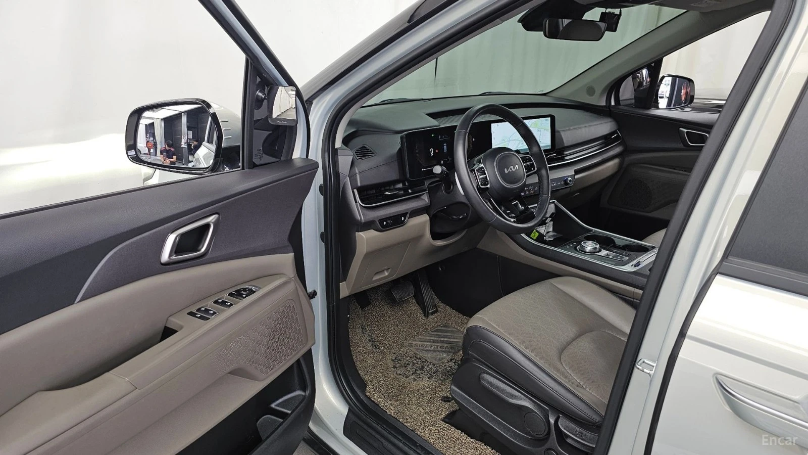Kia Carnival 2.2d* PRESTIGE* КОЖА* ПОДГРЕВ* ОБДУХВАНЕ* КАМЕРА* , снимка 10 - Автомобили и джипове - 55491584