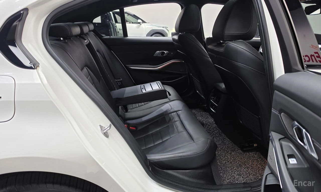 BMW 330 HYBRID* M* SPORT* HARMON* KARDON* ДИСТРОНИК* ХЕДЪП, снимка 15 - Автомобили и джипове - 55842420