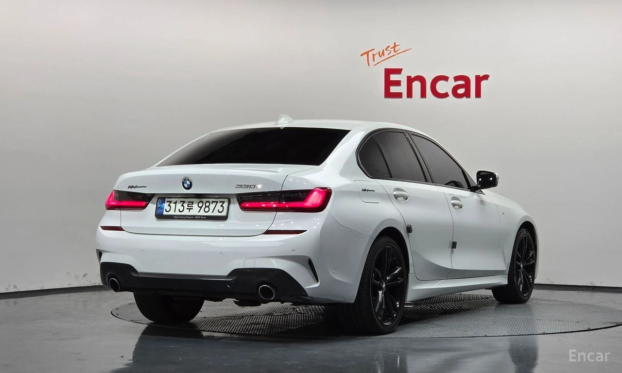 BMW 330 HYBRID* M* SPORT* HARMON* KARDON* ДИСТРОНИК* ХЕДЪП, снимка 2 - Автомобили и джипове - 55842420