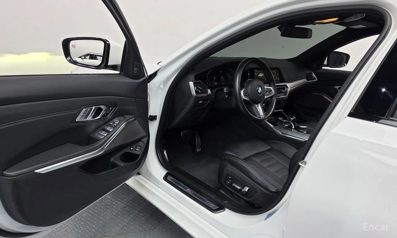 BMW 330 HYBRID* M* SPORT* HARMON* KARDON* ДИСТРОНИК* ХЕДЪП, снимка 5 - Автомобили и джипове - 55842420