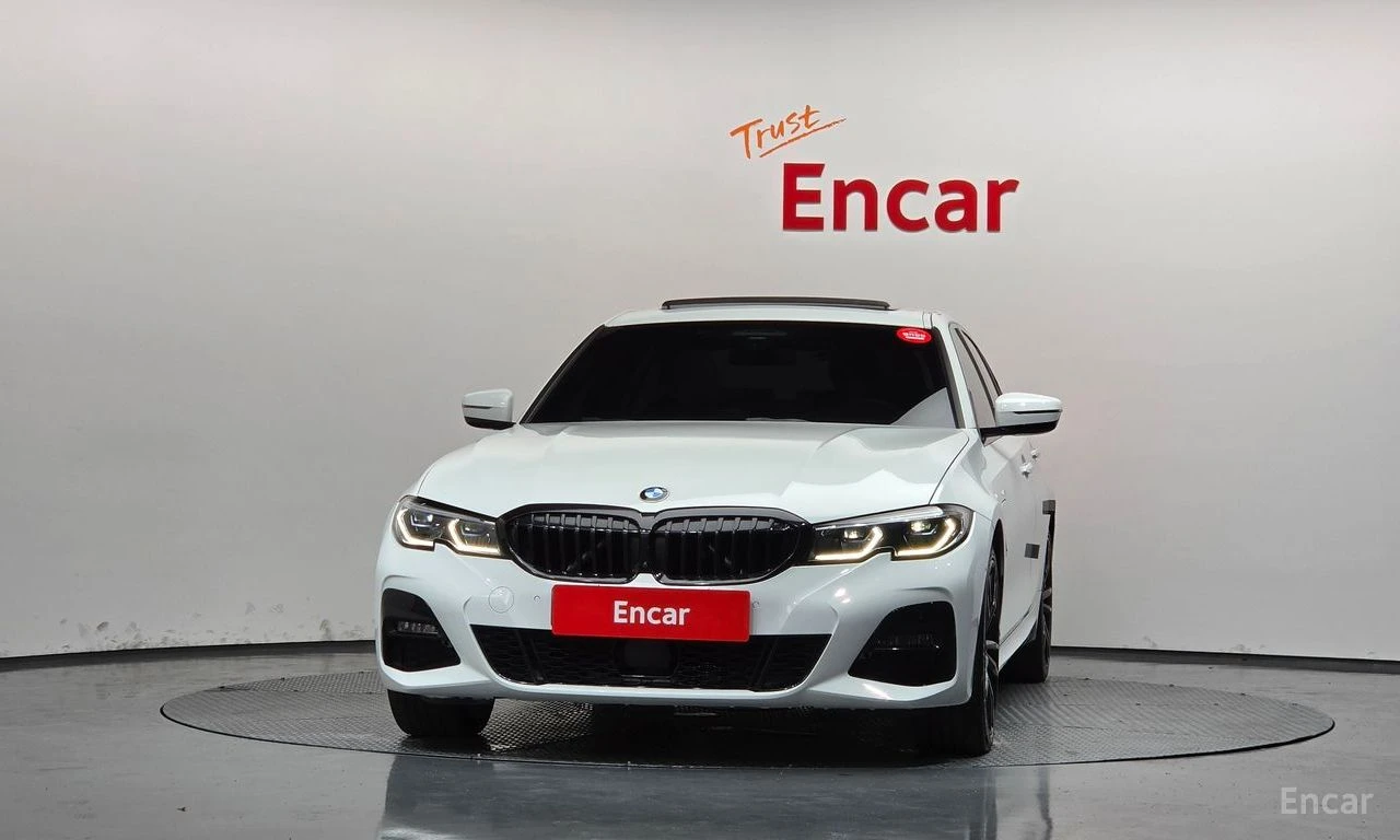 BMW 330 HYBRID* M* SPORT* HARMON* KARDON* ДИСТРОНИК* ХЕДЪП, снимка 3 - Автомобили и джипове - 55842420