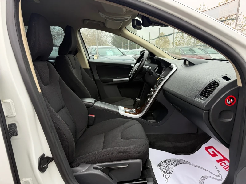 Volvo XC60 2.4D AWD D5, снимка 14 - Автомобили и джипове - 52463871