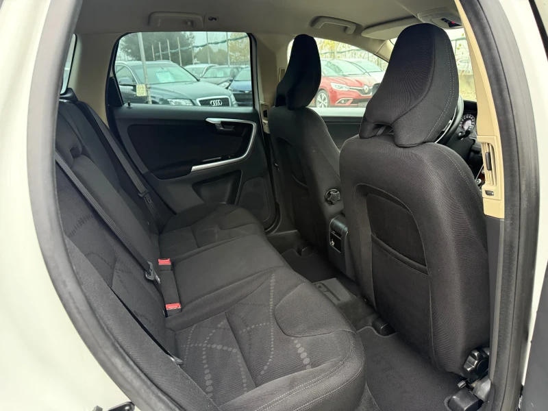 Volvo XC60 2.4D AWD D5, снимка 13 - Автомобили и джипове - 52463871