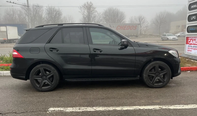 Mercedes-Benz ML 350 AMG PACK/Off Road/CarPlay/ДистроникPlus/HK/Подгрев, снимка 2 - Автомобили и джипове - 52856298