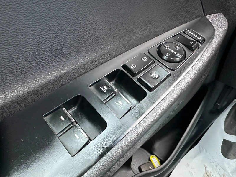 Hyundai Tucson, снимка 16 - Автомобили и джипове - 53350652