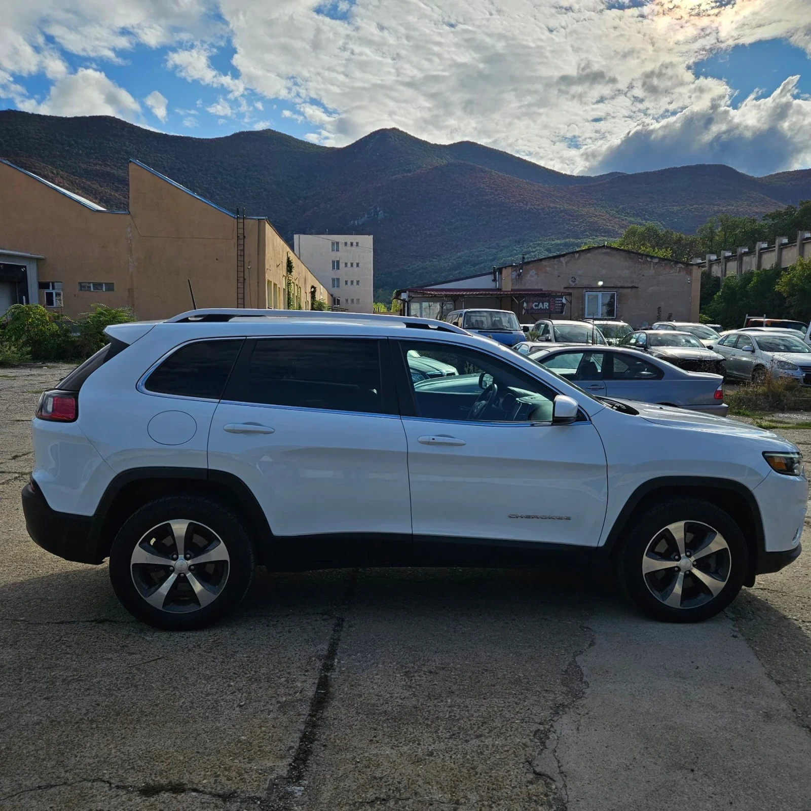 Jeep Cherokee 3.2 V6 9ZF Limited 272k.c. - изображение 8