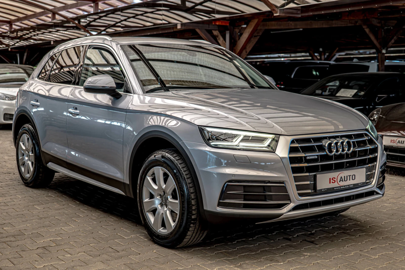 Audi Q5 2.0TDI/Quattro/Sline/Камера/ - изображение 2