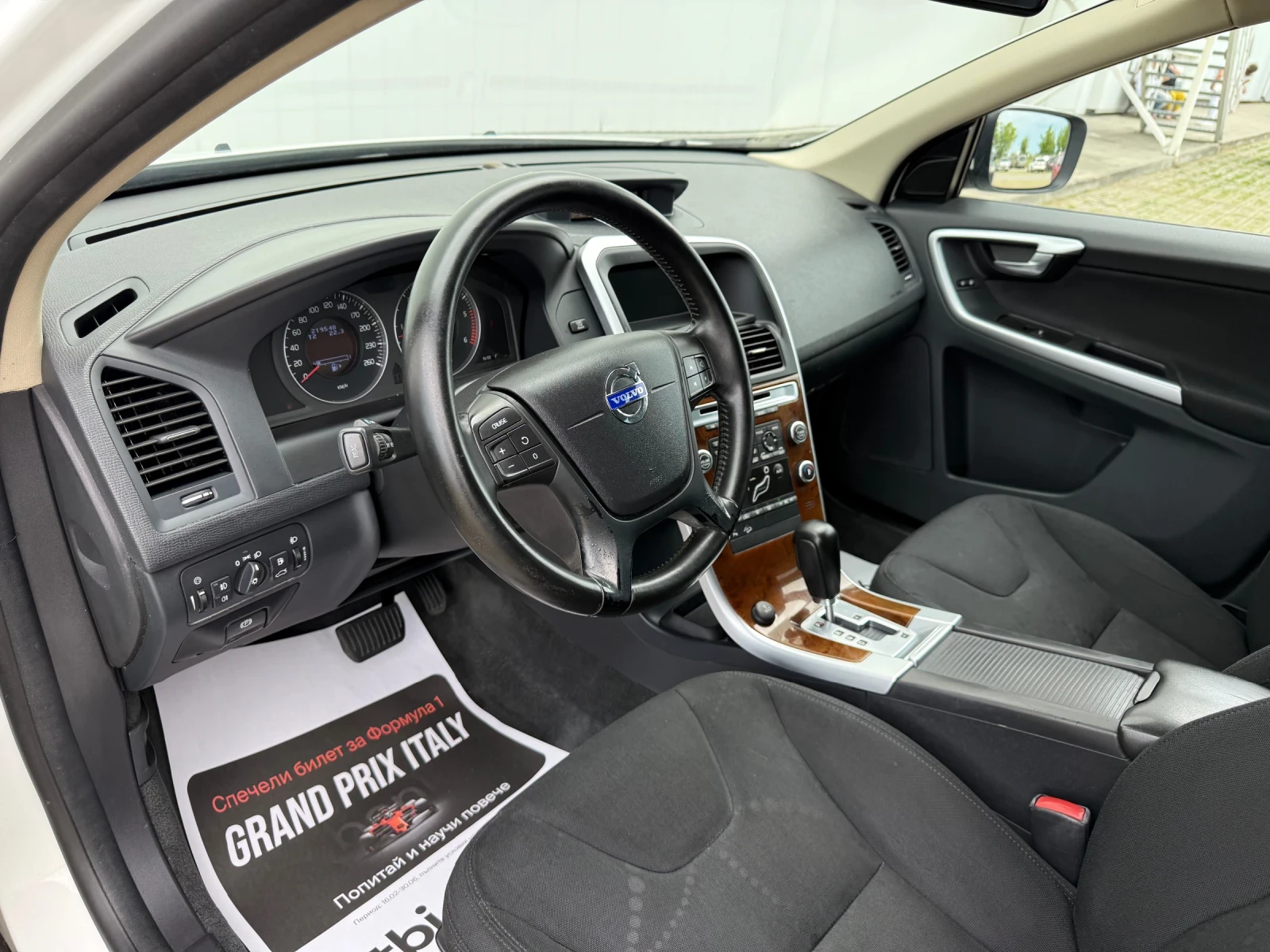 Volvo XC60 2.4D AWD D5, снимка 10 - Автомобили и джипове - 52463871