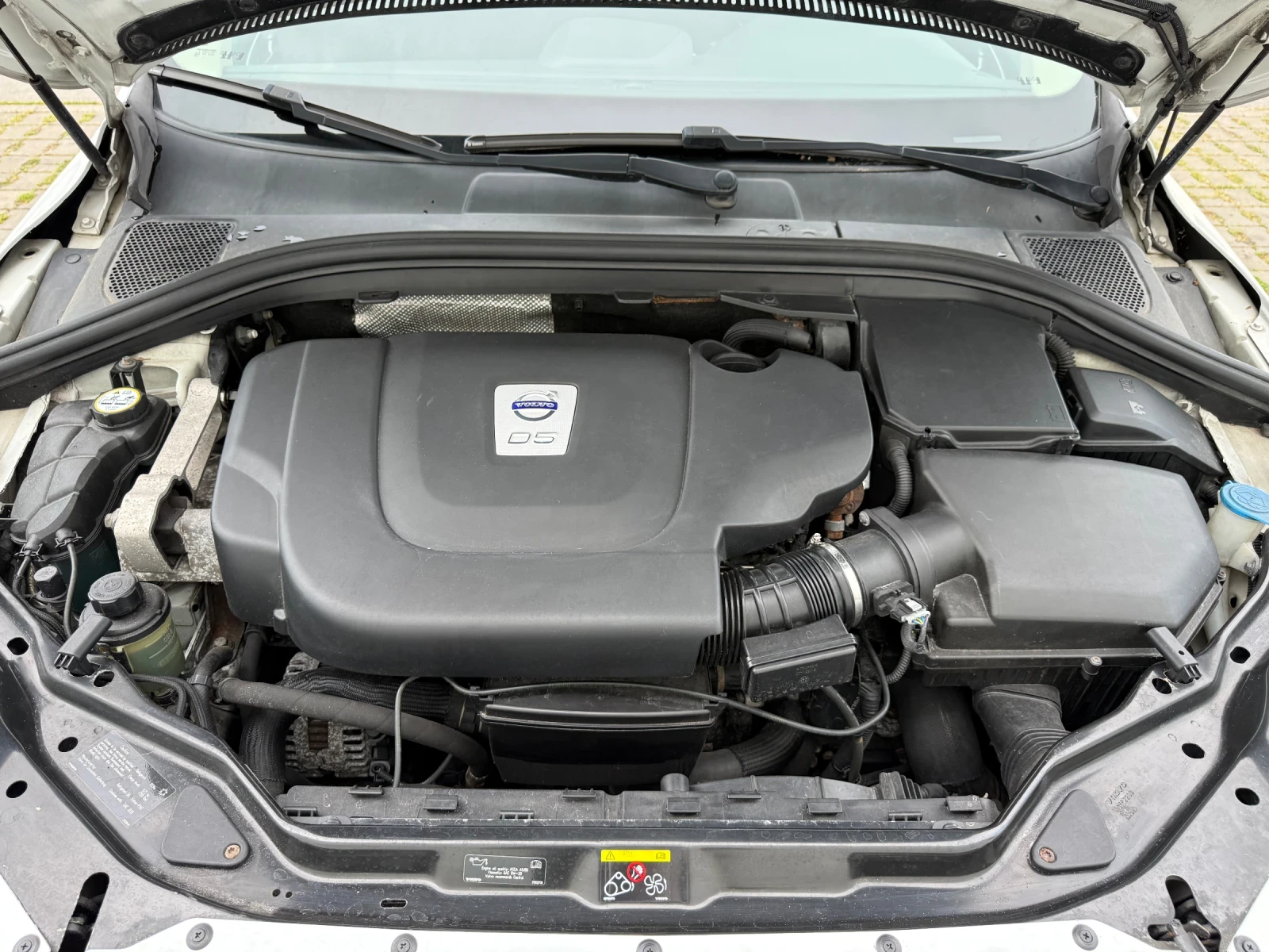 Volvo XC60 2.4D AWD D5, снимка 17 - Автомобили и джипове - 52463871