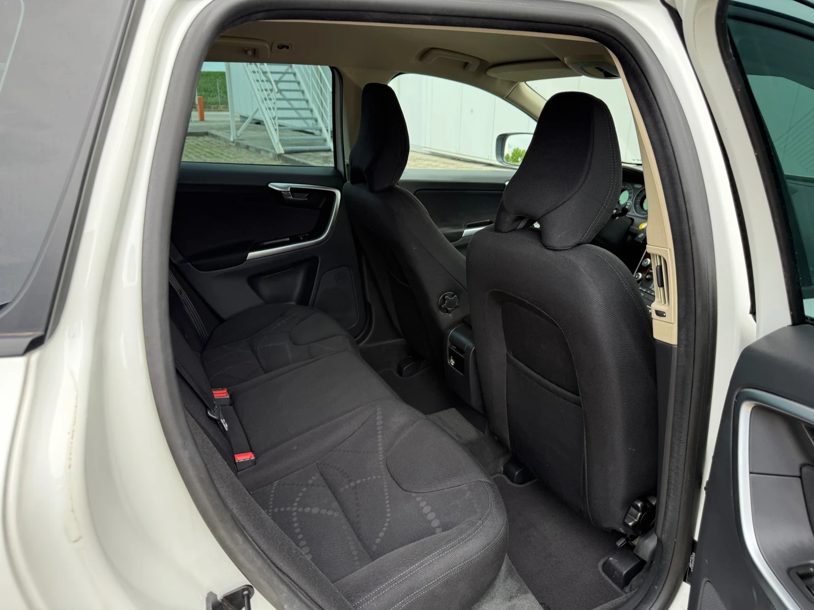Volvo XC60 2.4D AWD D5, снимка 14 - Автомобили и джипове - 52463871