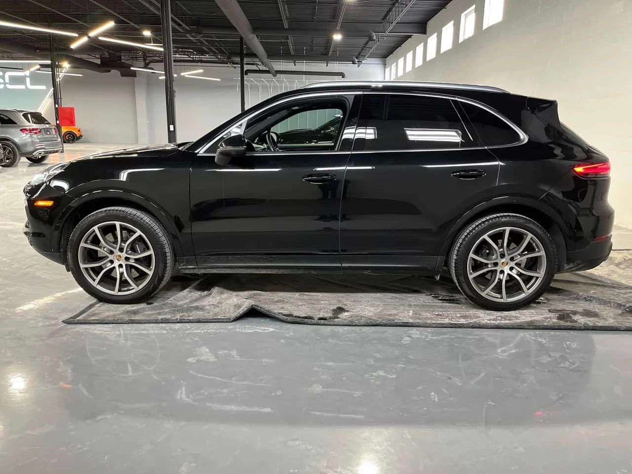 Porsche Cayenne * AWD * CARFAX * ОБДУХВАНЕ* 360 КАМЕРИ*  - изображение 3