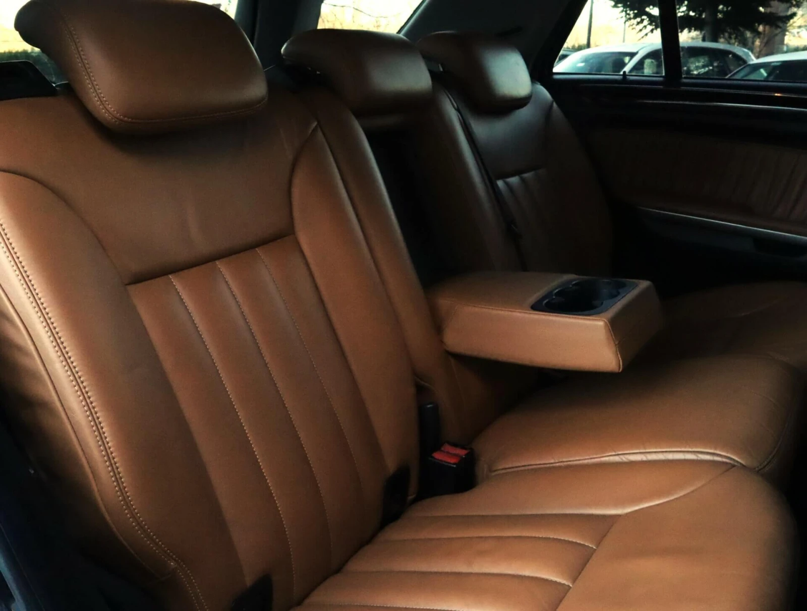 Mercedes-Benz ML 320 4Matic/Kамера/PDC/Harman Kardon/DSR/AirMatic/, снимка 9 - Автомобили и джипове - 53903403