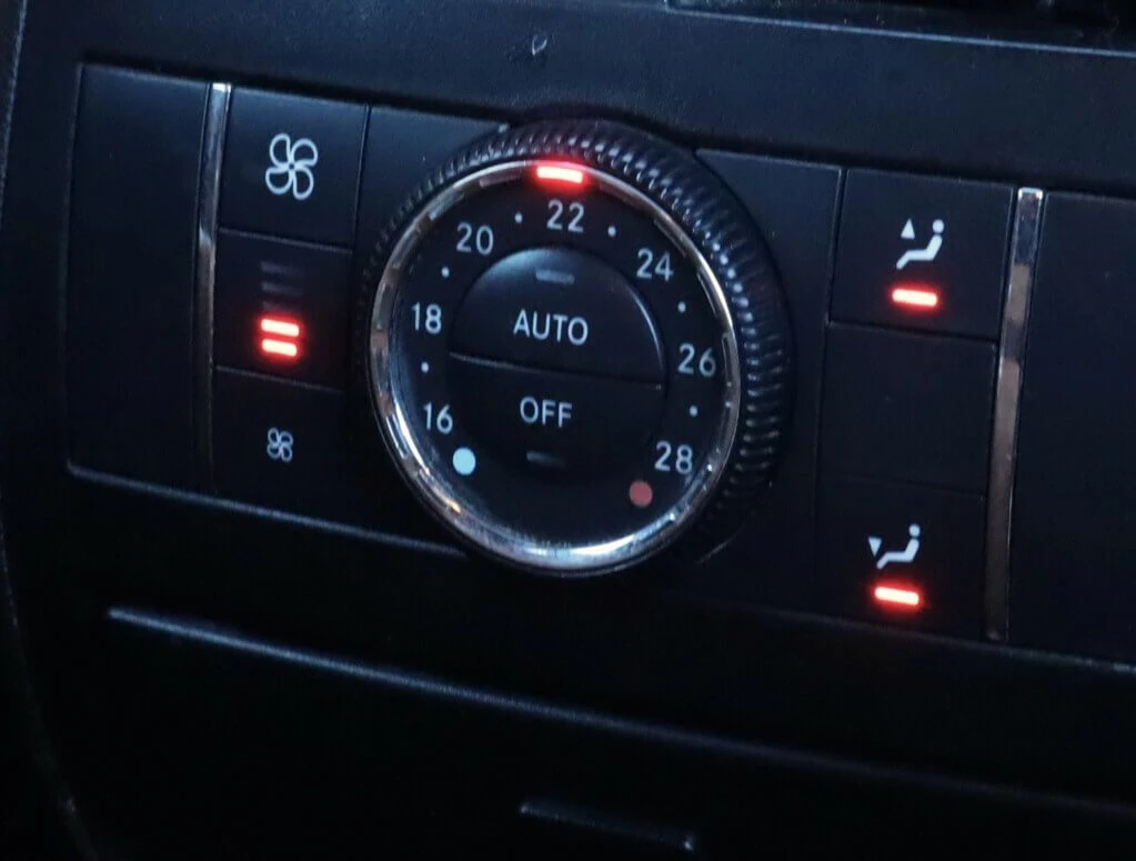 Mercedes-Benz ML 320 4Matic/Kамера/PDC/Harman Kardon/DSR/AirMatic/, снимка 11 - Автомобили и джипове - 53903403