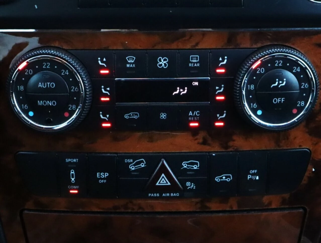 Mercedes-Benz ML 320 4Matic/Kамера/PDC/Harman Kardon/DSR/AirMatic/, снимка 10 - Автомобили и джипове - 53903403