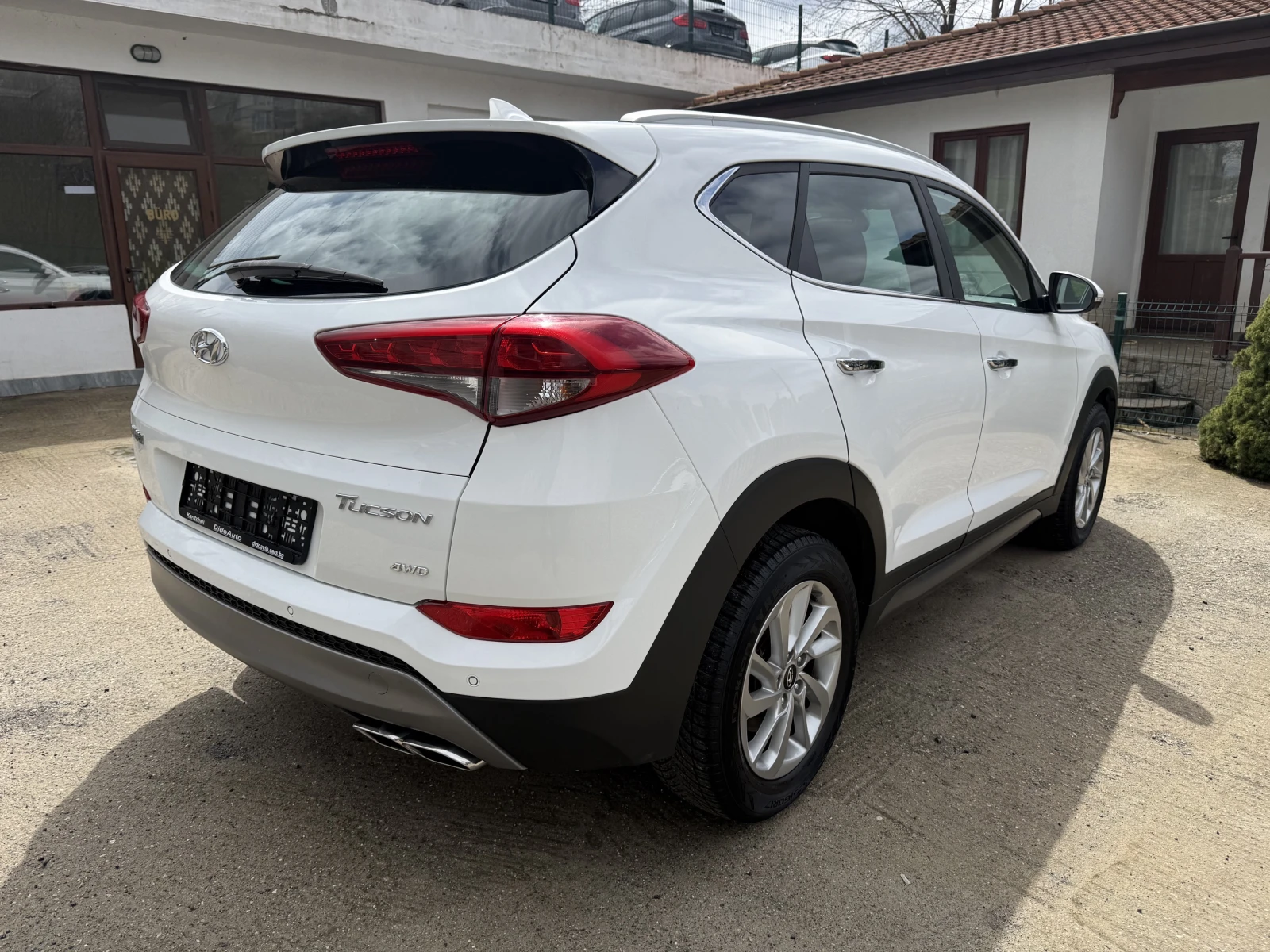 Hyundai Tucson 2.0CRDI AWD., снимка 4 - Автомобили и джипове - 54079068