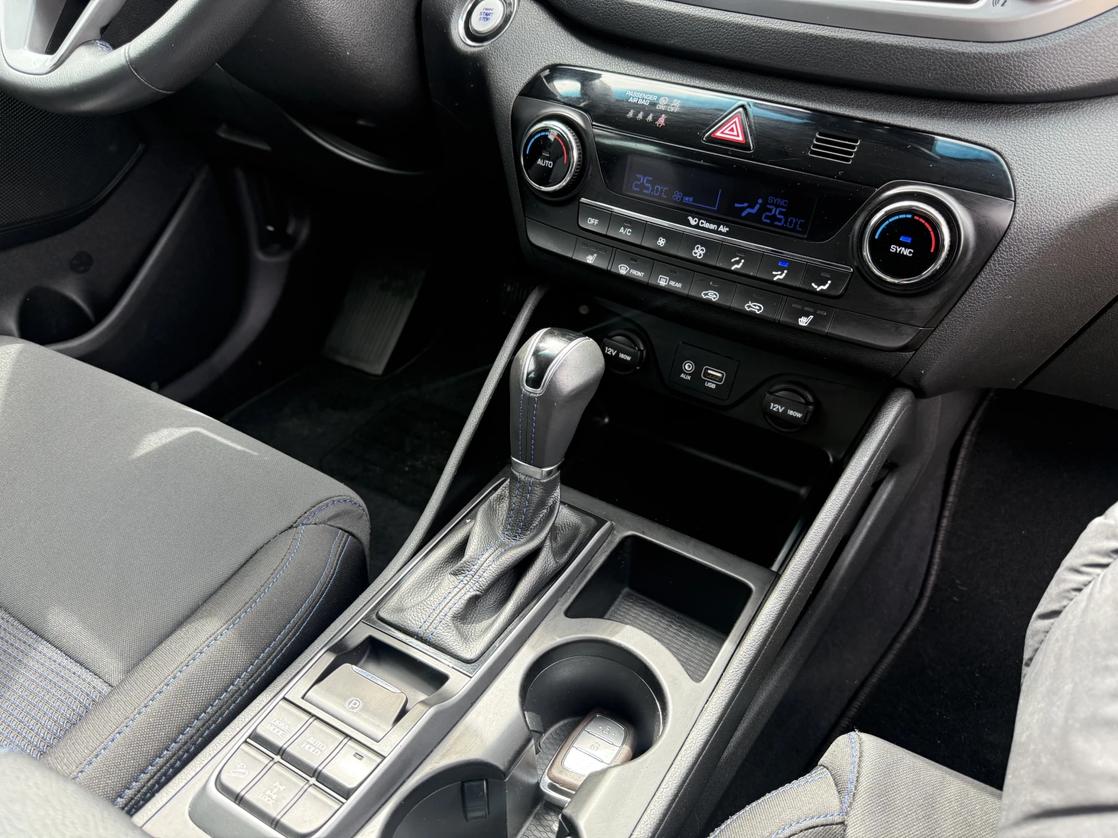 Hyundai Tucson 2.0CRDI AWD., снимка 11 - Автомобили и джипове - 54079068