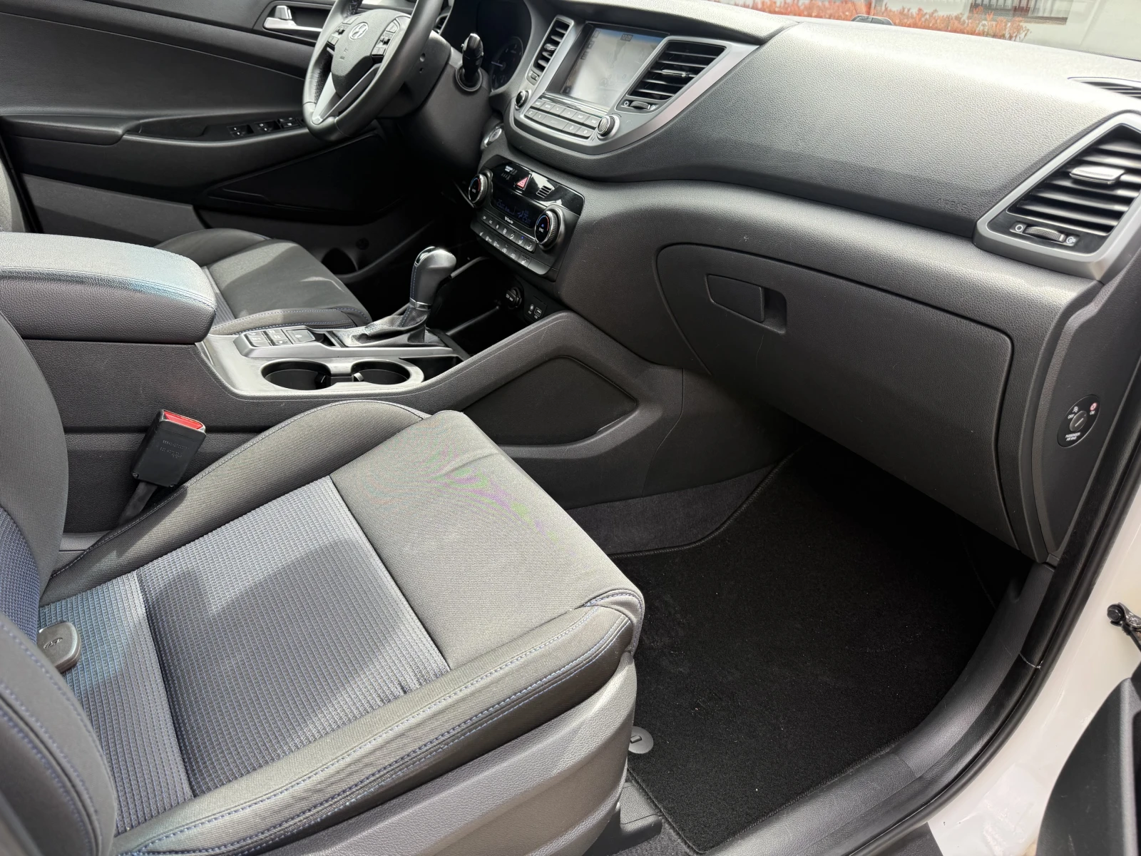 Hyundai Tucson 2.0CRDI AWD., снимка 9 - Автомобили и джипове - 54079068