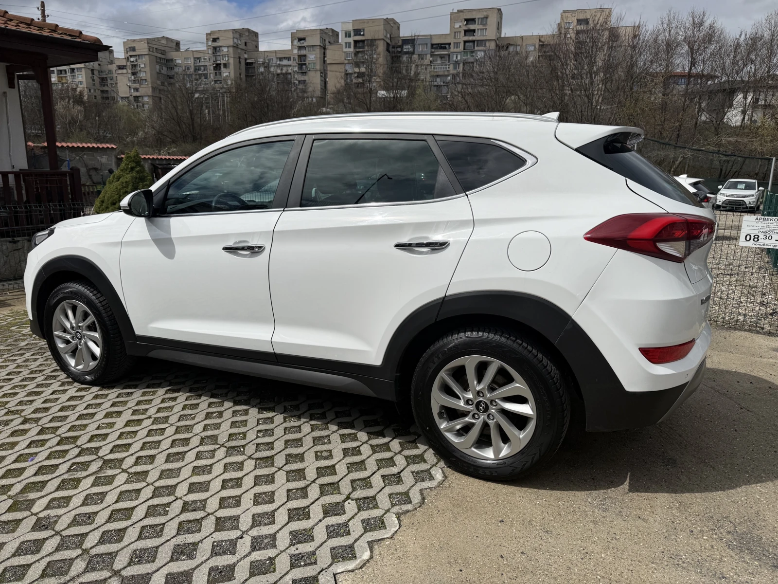 Hyundai Tucson 2.0CRDI AWD., снимка 7 - Автомобили и джипове - 54079068