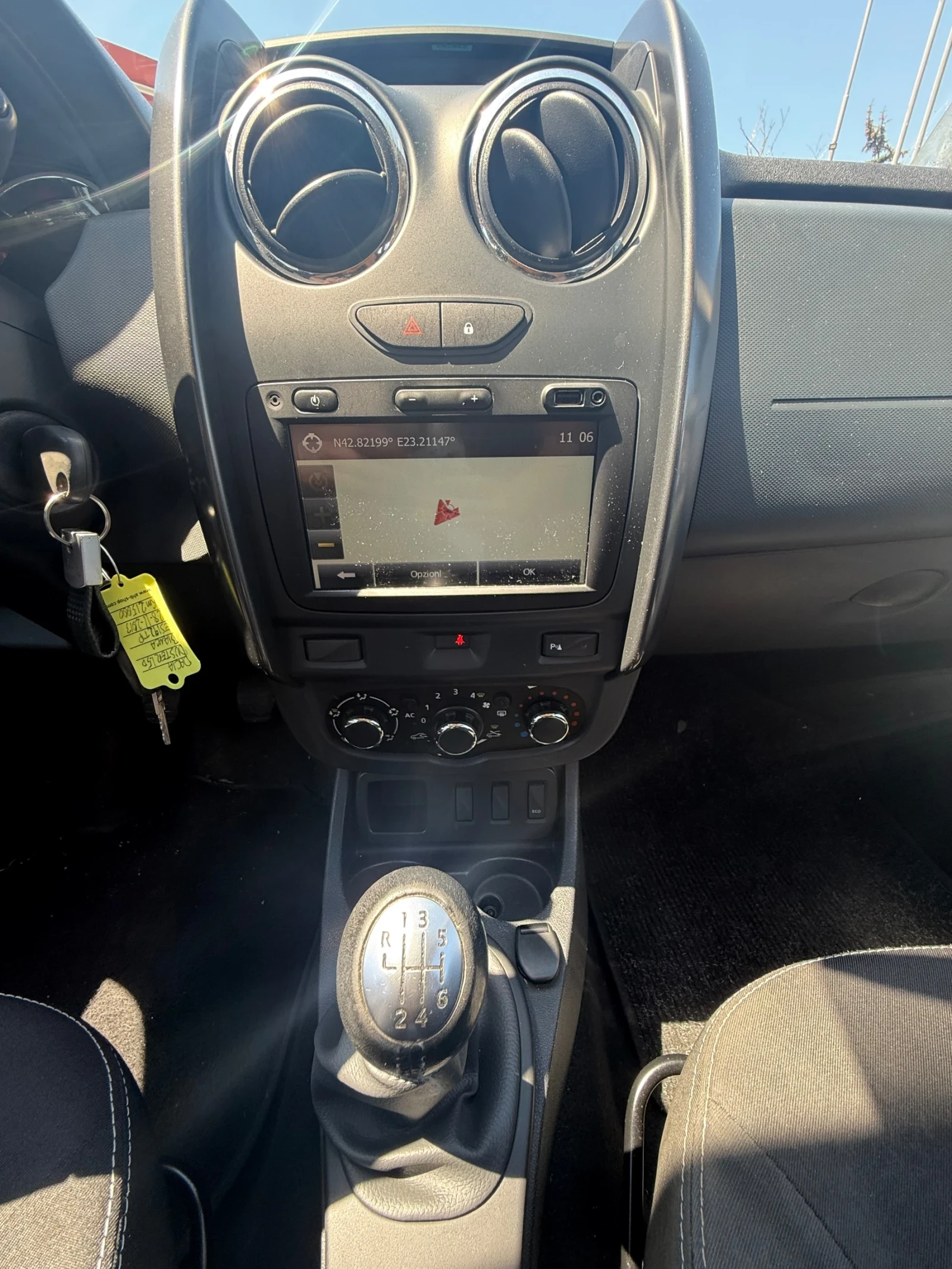 Dacia Duster 1.5DCI laureate включена регистрация, снимка 11 - Автомобили и джипове - 55045904