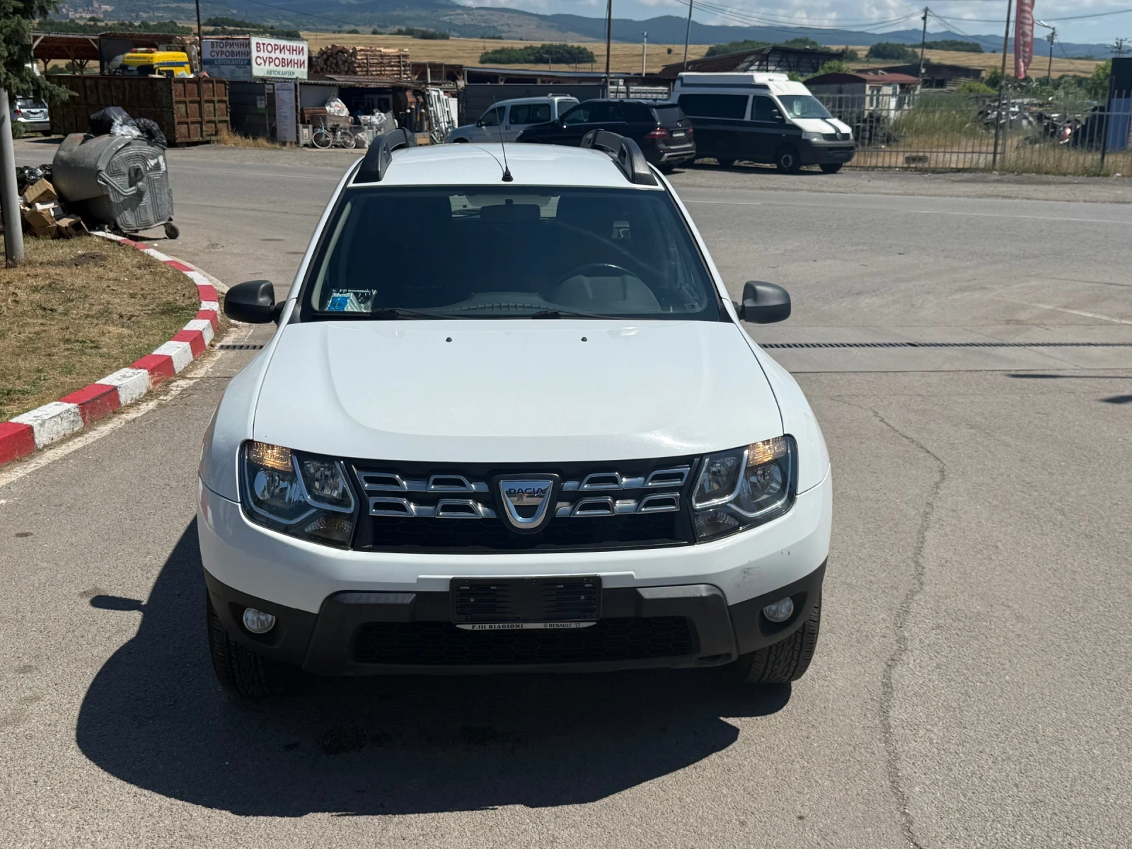 Dacia Duster 1.5DCI laureate включена регистрация, снимка 2 - Автомобили и джипове - 55045904