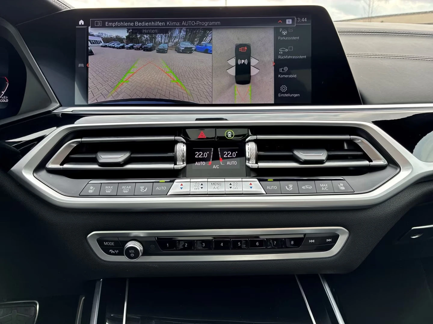 BMW X7 M50i/xDRIVE/530HP/HUD/B&W/PANO/360/632z, снимка 14 - Автомобили и джипове - 55396418