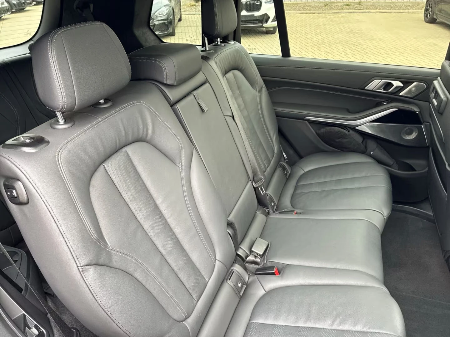 BMW X7 M50i/xDRIVE/530HP/HUD/B&W/PANO/360/632z, снимка 13 - Автомобили и джипове - 55396418