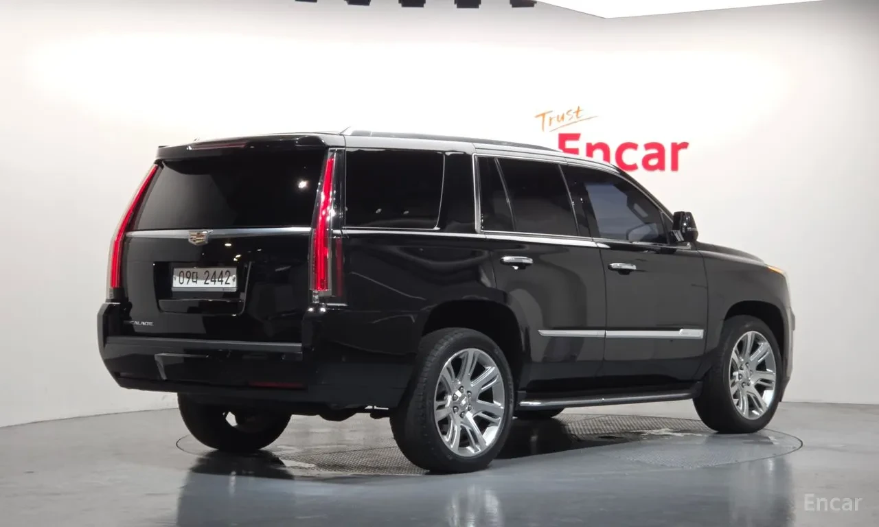 Cadillac Escalade 77ХИЛ КМ* 4 МЕСТА* ОБДУХ.* TV* , снимка 3 - Автомобили и джипове - 55528227