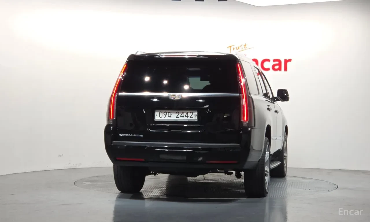 Cadillac Escalade 77ХИЛ КМ* 4 МЕСТА* ОБДУХ.* TV* , снимка 4 - Автомобили и джипове - 55528227