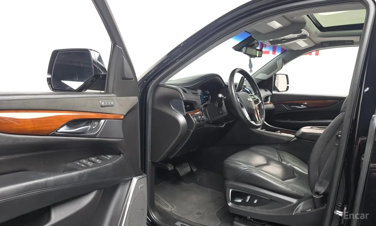 Cadillac Escalade 77ХИЛ КМ* 4 МЕСТА* ОБДУХ.* TV* , снимка 7 - Автомобили и джипове - 55528227