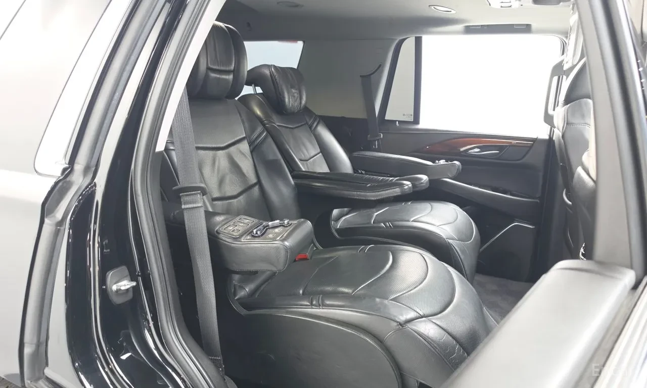 Cadillac Escalade 77ХИЛ КМ* 4 МЕСТА* ОБДУХ.* TV* , снимка 11 - Автомобили и джипове - 55528227