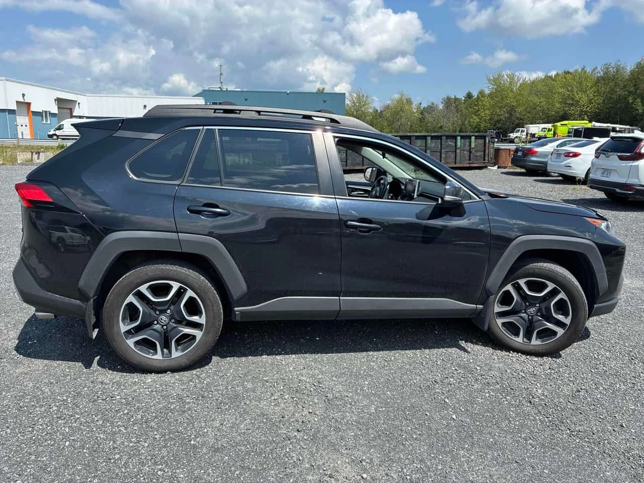 Toyota Rav4 * Trail * АВТОКРЕДИТ БЕЗ ПЪРВОНАЧАЛНА ВНОСКА, снимка 4 - Автомобили и джипове - 55529561