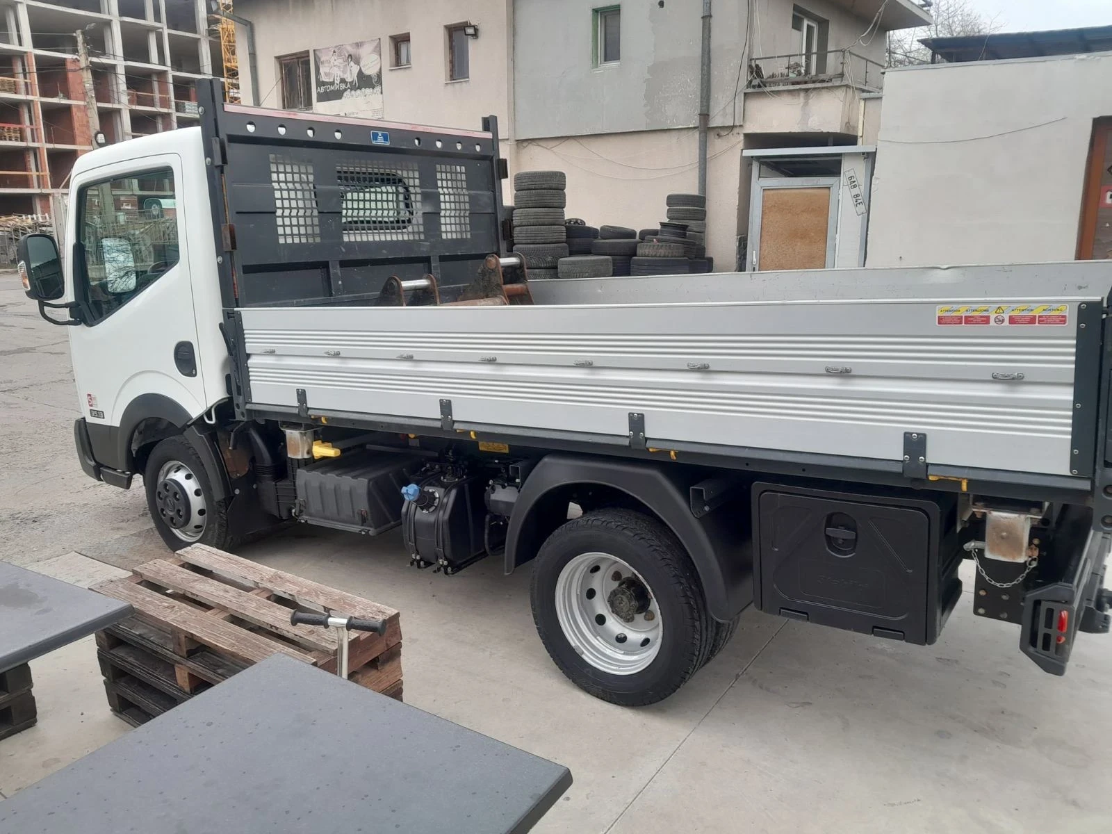 Nissan Capstar NT400 Самосвал 3.5т, снимка 13 - Бусове и автобуси - 56158933