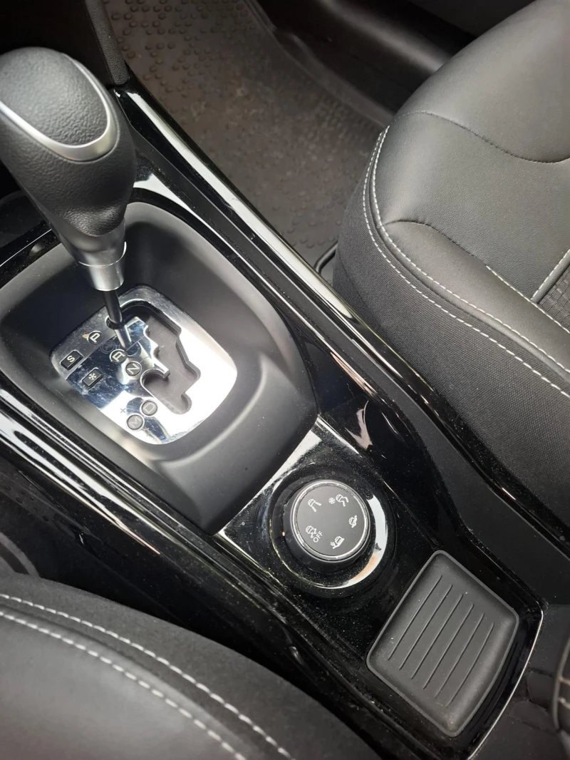 Peugeot 2008 ALLURE 1.2/ PANDORA SMART, снимка 10 - Автомобили и джипове - 52427788