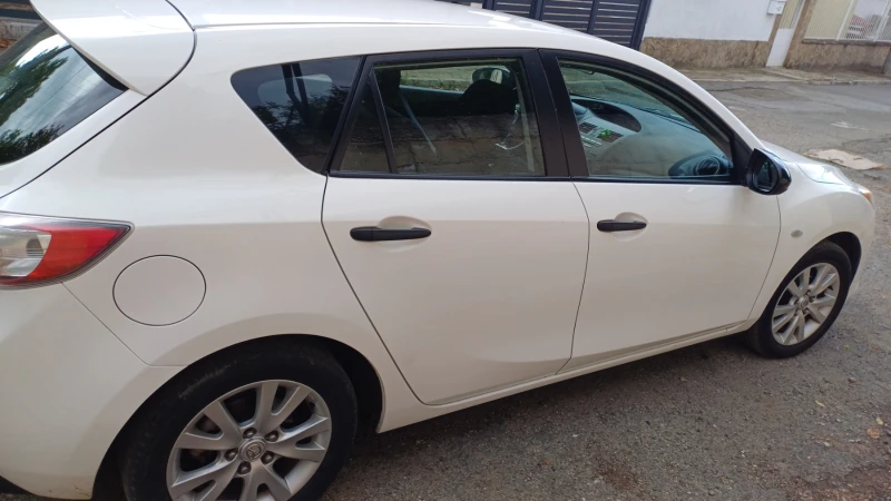 Mazda 3 хечбек, снимка 2 - Автомобили и джипове - 52544235