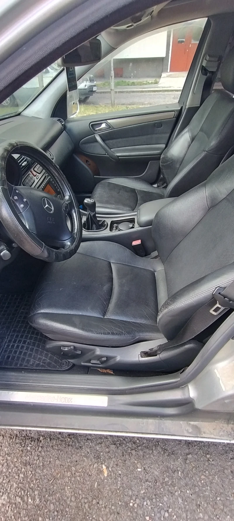 Mercedes-Benz C 180, снимка 9 - Автомобили и джипове - 52018869