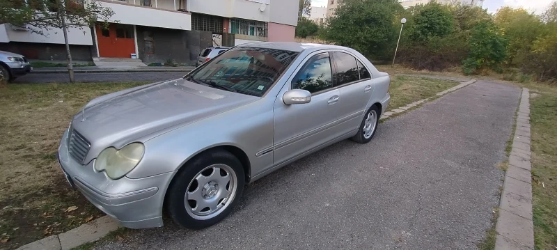 Mercedes-Benz C 180, снимка 2 - Автомобили и джипове - 52018869