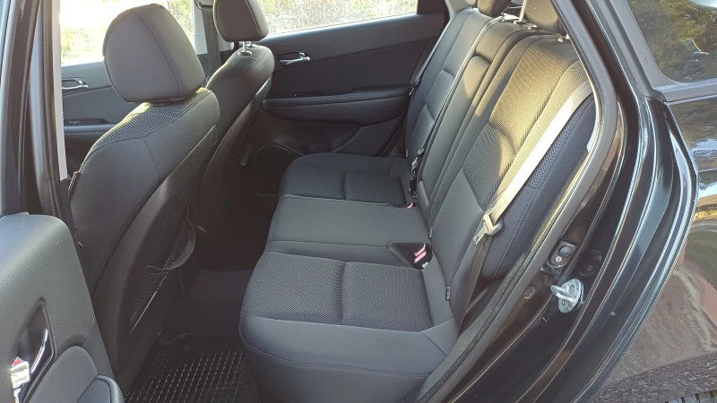 Hyundai I30 1.6 CRDI, снимка 10 - Автомобили и джипове - 52324208