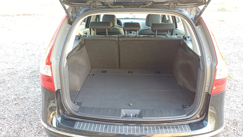 Hyundai I30 1.6 CRDI, снимка 12 - Автомобили и джипове - 52324208