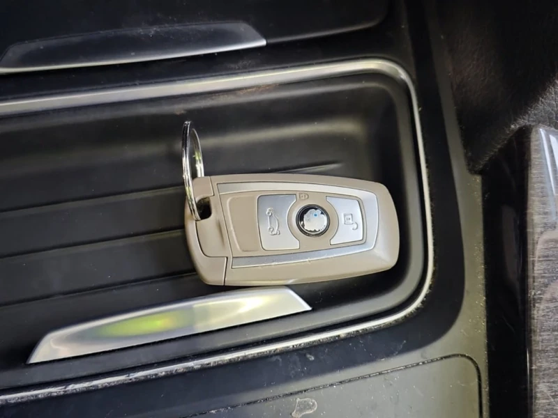 BMW 320 * 320I XDRIVE * CARFAX * БЕЗ ПЪРВОНАЧАЛНА ВНОСКА, снимка 8 - Автомобили и джипове - 52724936