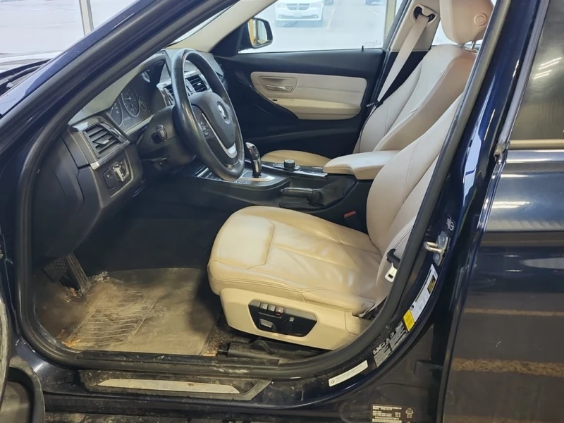 BMW 320 * 320I XDRIVE * CARFAX * БЕЗ ПЪРВОНАЧАЛНА ВНОСКА, снимка 5 - Автомобили и джипове - 52724936