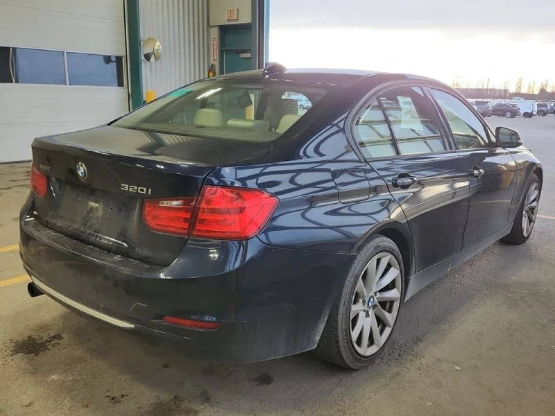 BMW 320 * 320I XDRIVE * CARFAX * БЕЗ ПЪРВОНАЧАЛНА ВНОСКА, снимка 3 - Автомобили и джипове - 52724936