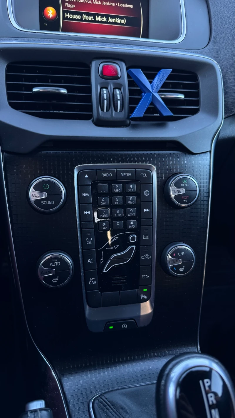 Volvo V40 D2, снимка 7 - Автомобили и джипове - 52928420