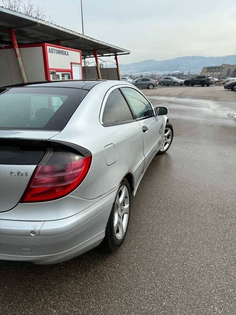 Mercedes-Benz C 220 Coupe, снимка 4 - Автомобили и джипове - 53597674