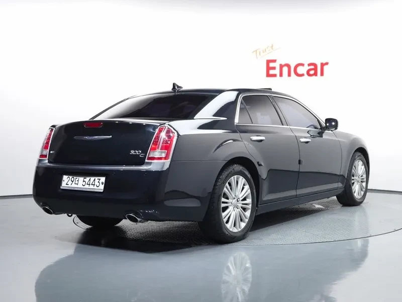 Chrysler 300c 3.6 AWD - САМО 30% АВАНС, снимка 2 - Автомобили и джипове - 55991366