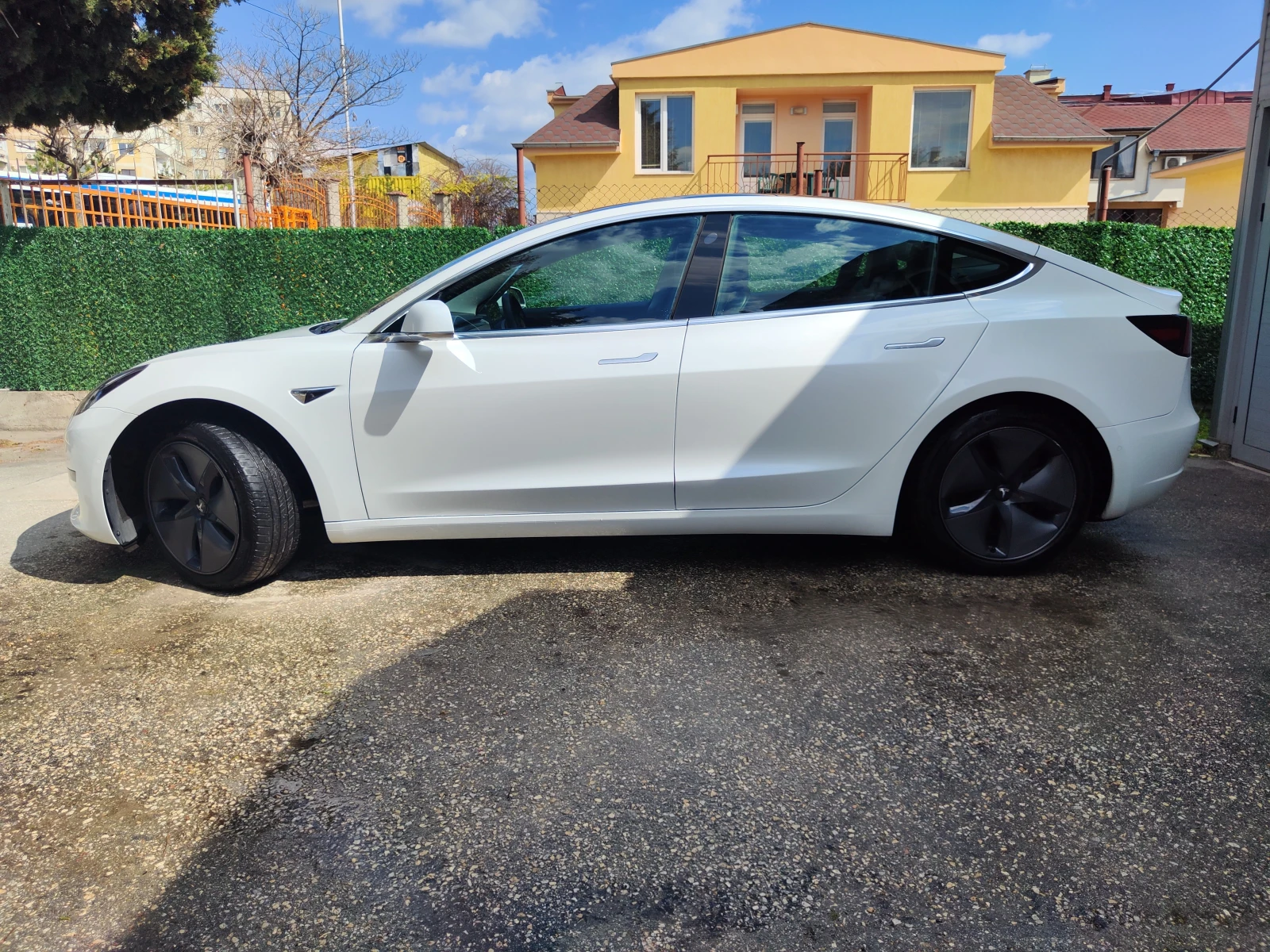 Tesla Model 3 Standart Range Plus - изображение 2