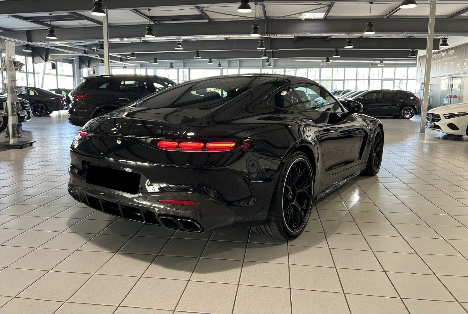 Mercedes-Benz AMG GT 63 COUPE/4M/FULL CARBON/BURM/PANO/ACTIVE RIDE/HUD/ - изображение 4