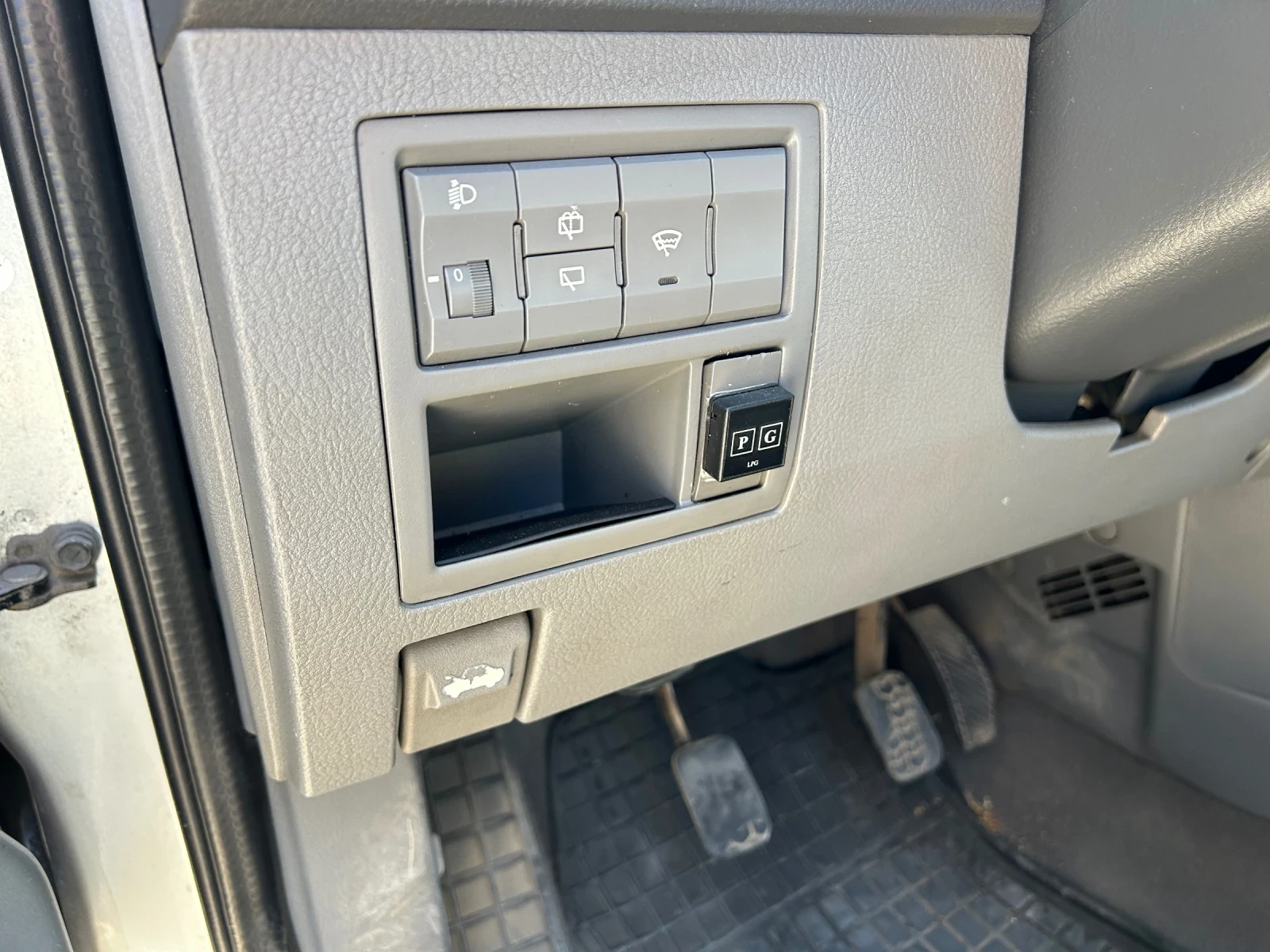 Kia Carens 2.0 - изображение 9