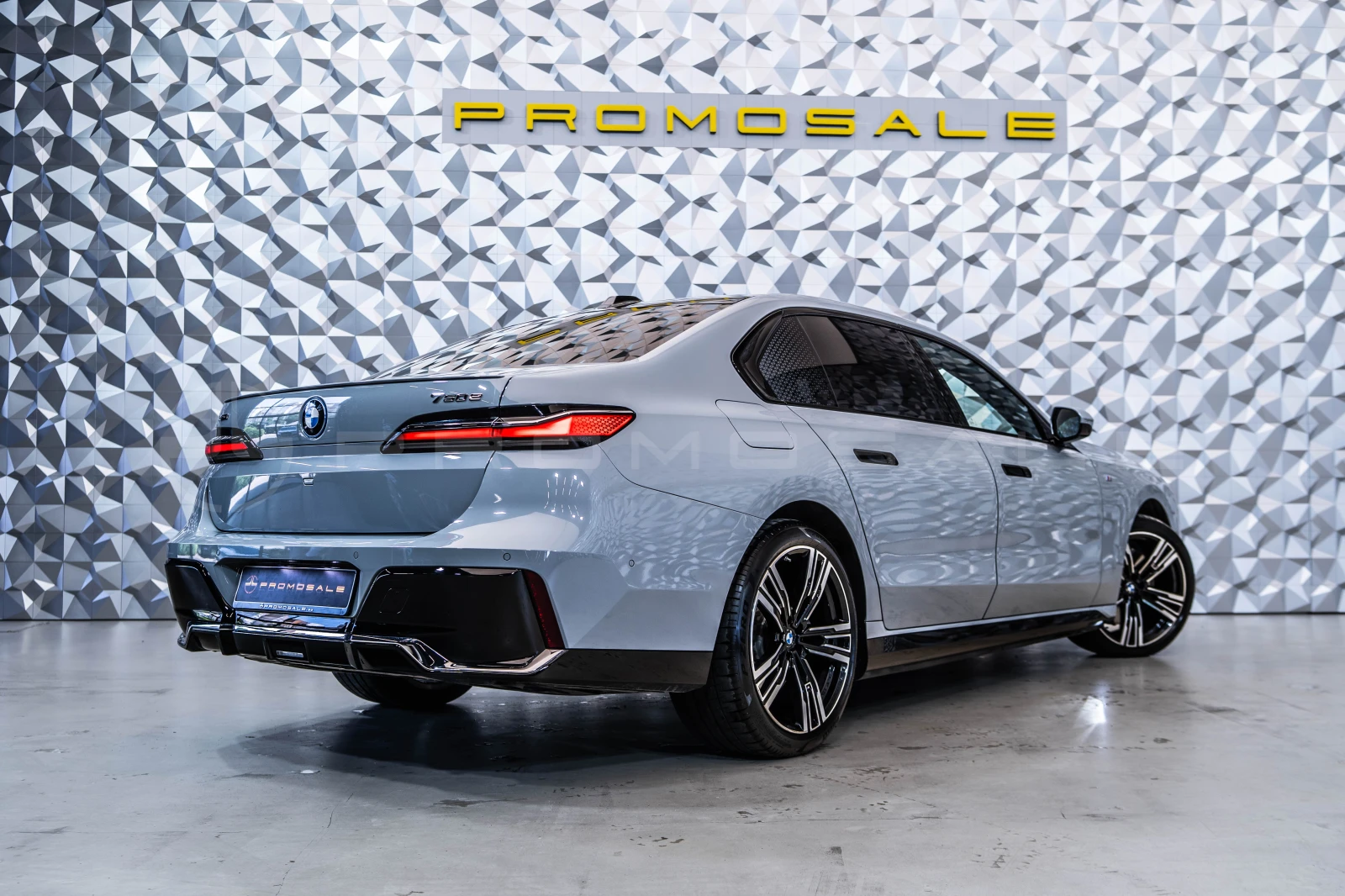 BMW 750 e xDrive Hybrid* Pano* Bowers&Wilkins, снимка 4 - Автомобили и джипове - 53856777