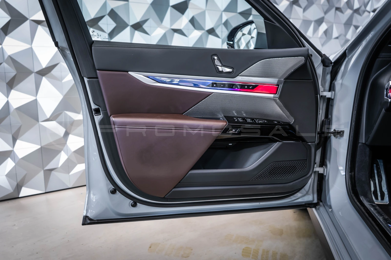 BMW 750 e xDrive Hybrid* Pano* Bowers&Wilkins, снимка 7 - Автомобили и джипове - 53856777