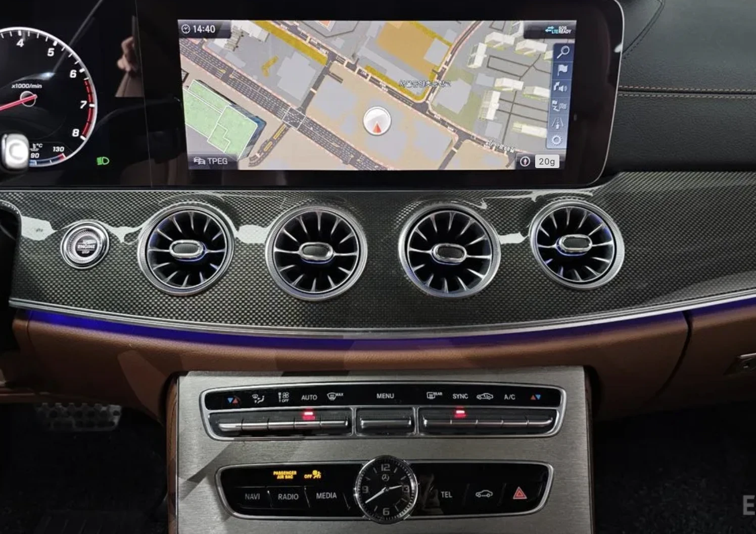 Mercedes-Benz E 450 4MATIC* КОжа* Подгрев* Кейлес* HEAD UP* BURMASTER*, снимка 13 - Автомобили и джипове - 54034423